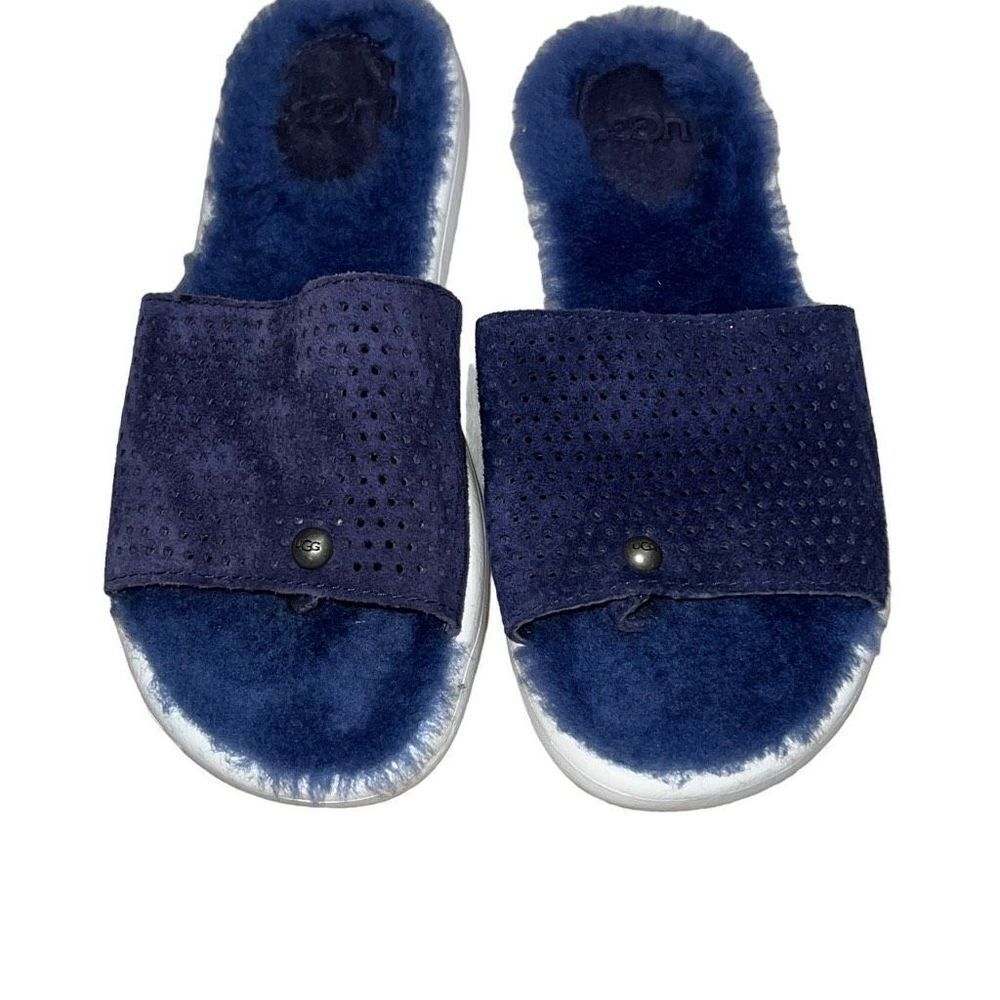 UGG  